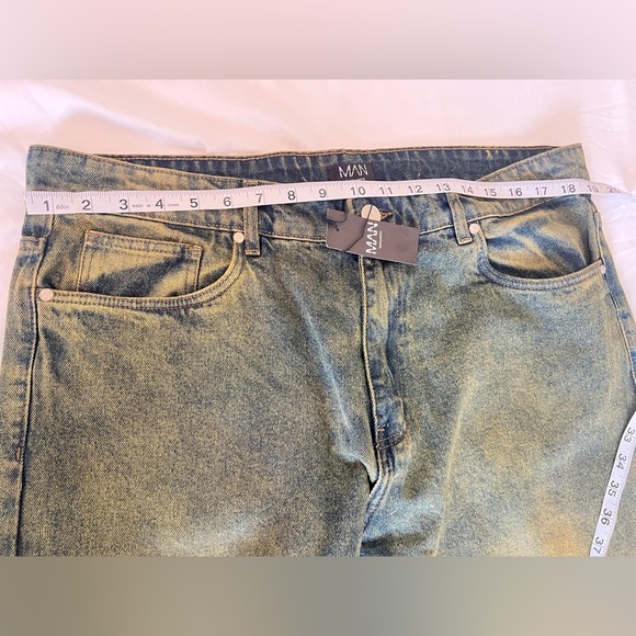 MAN. Boohoo man Straight-Leg Jeans with Vintage Wash - Picture 3 of 6